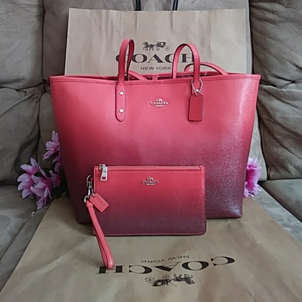 NWT Coach tote shoppers w/ wristlet set
